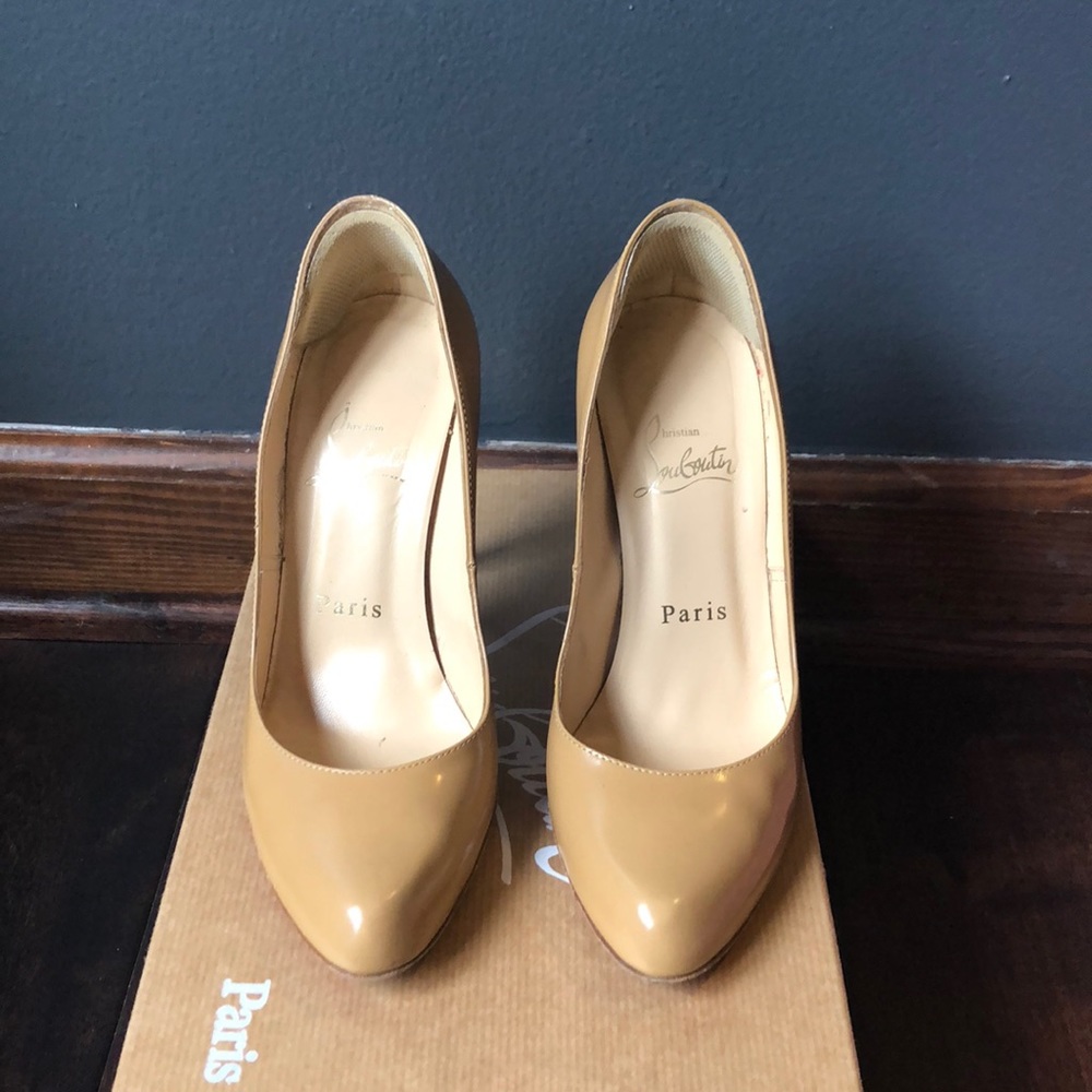 CHRISTIAN LOUBOUTIN DÉCOLLETÉ 100